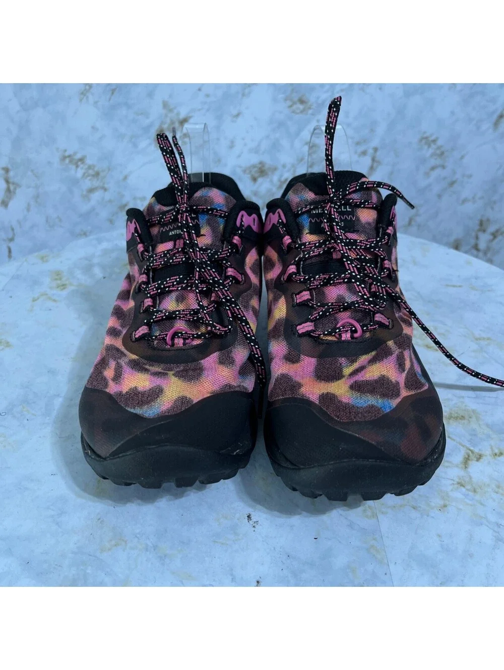 Merrell signs tread